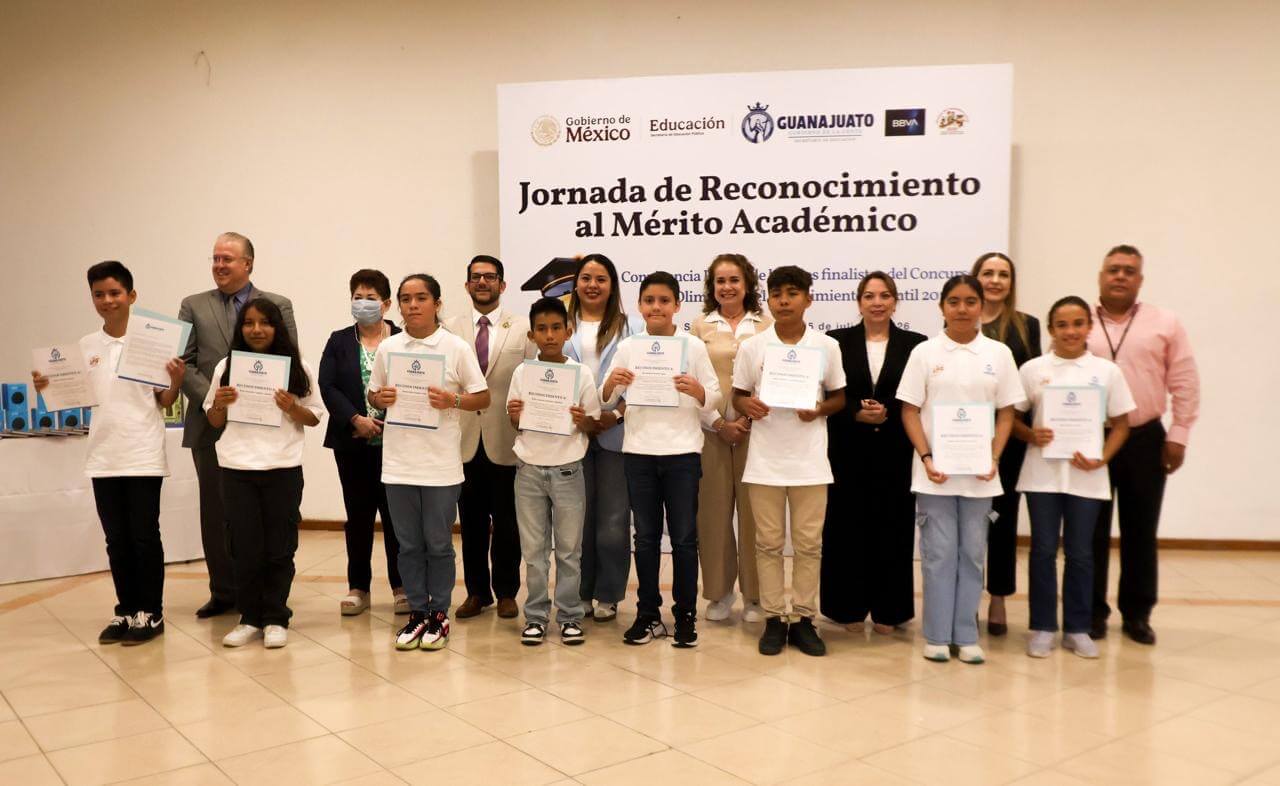 Reconocen a las y los mejores estudiantes de primaria en la Olimpiada del Conocimiento Infantil 2026