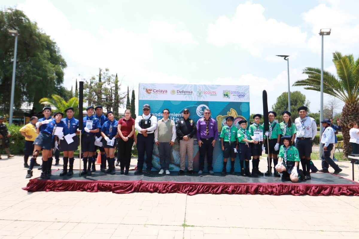 Realizan la ceremonia de abanderamiento de los 13 grupos Scouts de la provincia Guanajuato 1