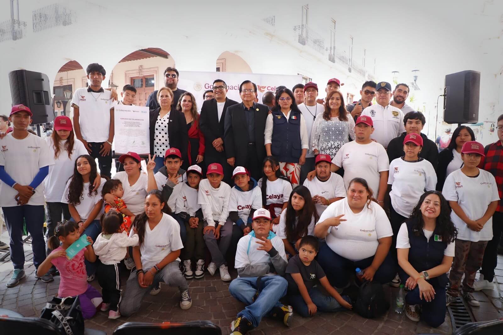 Atienden a 5,000 ciudadanos durante las Jornadas por La Paz, en el jardín principal de Celaya