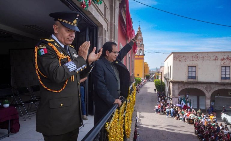 Conmemoran 216 años del inicio de la Guerra de Independencia con desfile cívico militar, en Celaya