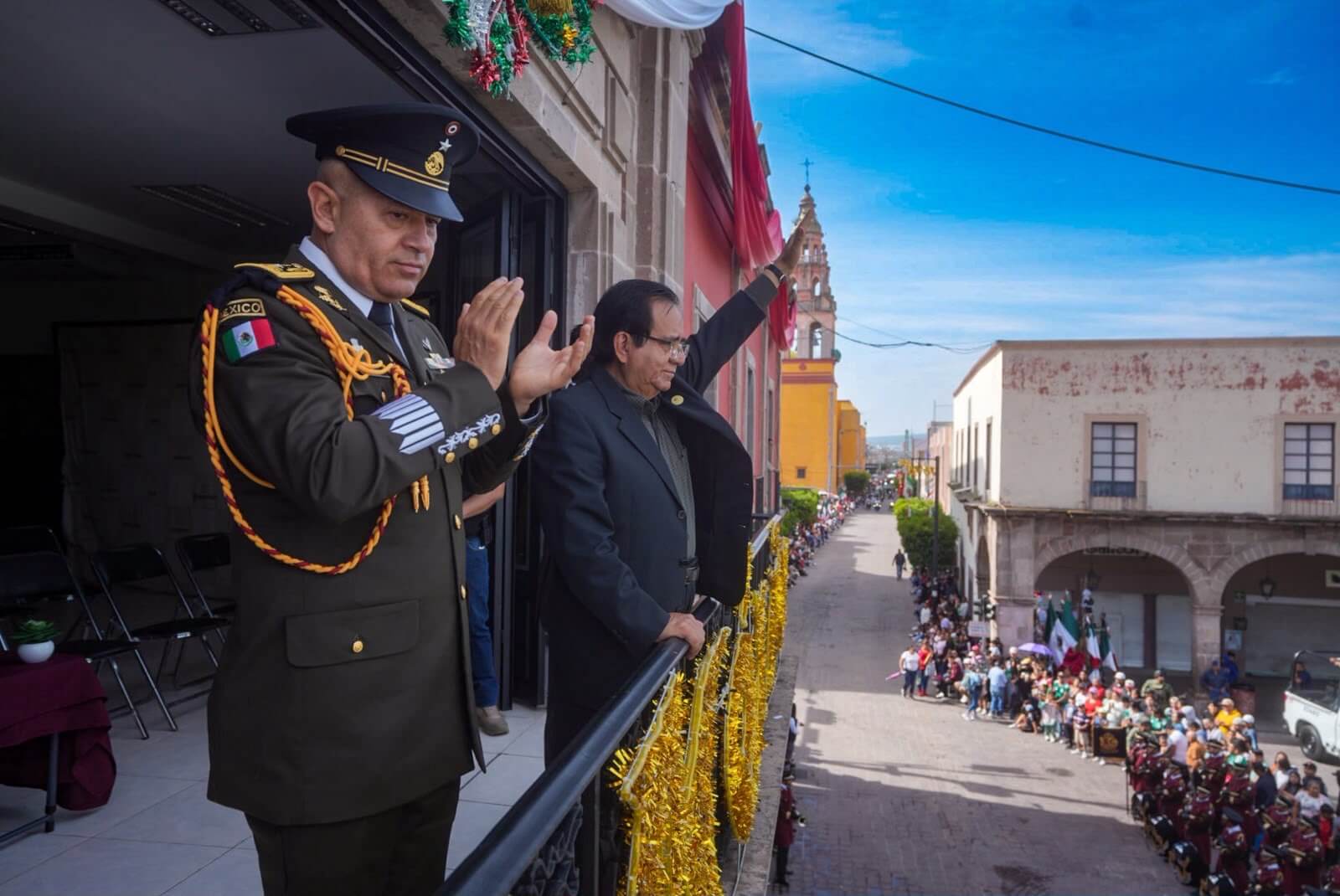 Conmemoran 216 años del inicio de la Guerra de Independencia con desfile cívico militar, en Celaya